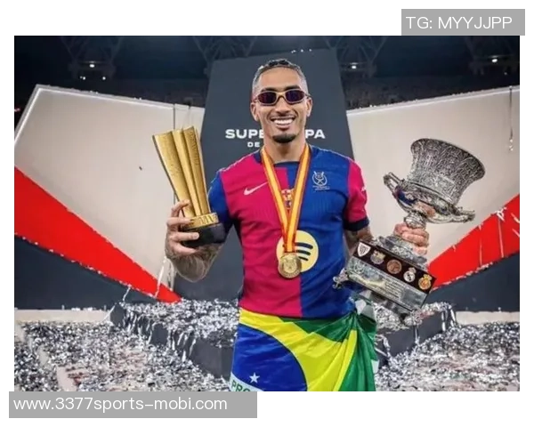 拉菲尼亚回忆利兹联保级艰辛赛后跪行向球迷深情致歉